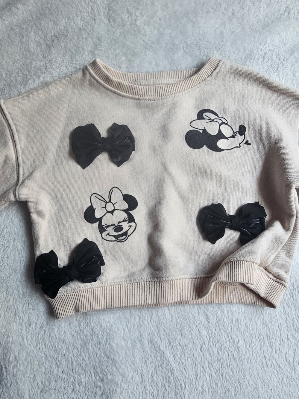 Disney Girls Cream Sweatshirt with Black Minnie Bows Long Sleeve Size 3
